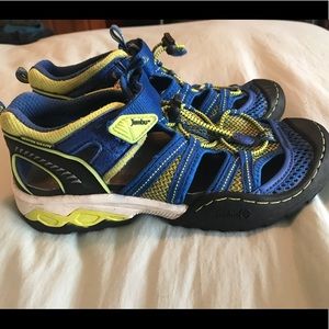 Jambu sandals/water shoes boys size 4